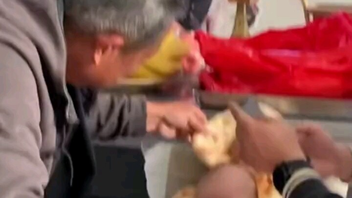 At the 100-day celebration, the adorable baby was surrounded by a mountain of 101 “backing-up cakes.
