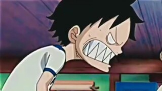 luffy kenak bully trus sama shanks 😂😂😂
