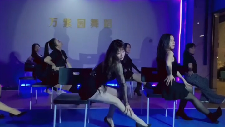 椅子舞别样的美你喜欢吗