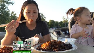 NGHẸN NGÀO ĂN TỐI VÀ KỂ CHUYỆN CON ĐI HỌC BỊ BẠN CẮN In 10 Dấu Răng