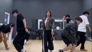The professional ability of Korea's first generation singing singer!