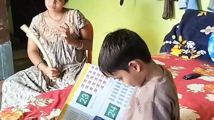 मम्मी के आते ही पढ़ाई शुरू 😂📚 | मोबाइल का राज खुल गया!