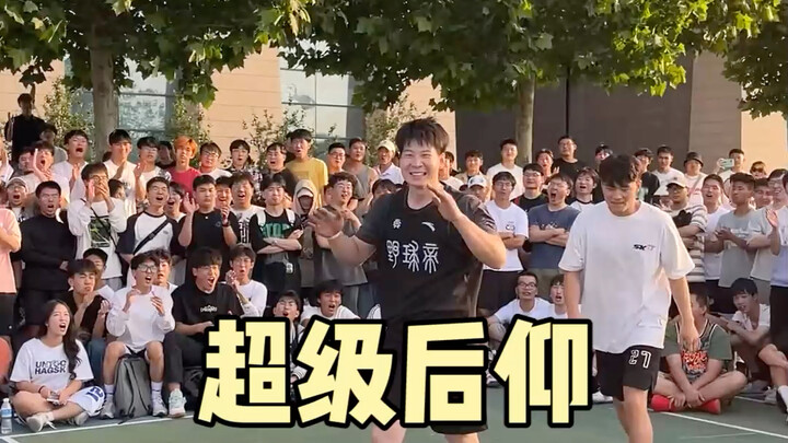 Trên sân bóng, bạn phải biết ai là đạo diễn!