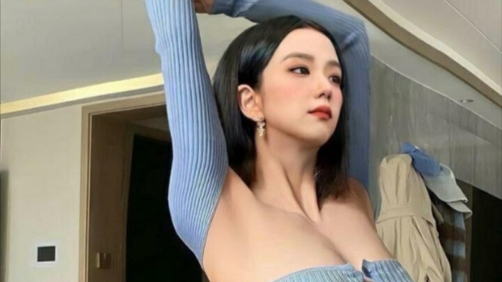 "عشرة ثقوب في الأذن هي عصيانها الوحيد، وصورها الحقيقية تضاهي جمال الكوريات الجنوبيات المُعدَّل بعناي