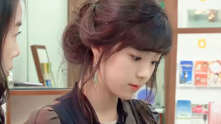 There are plenty of beautiful women, but truly classy ones are rare. This must be the ultimate stand