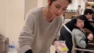 就说阿娇啊sa有一个孩子吧，邝玲玲