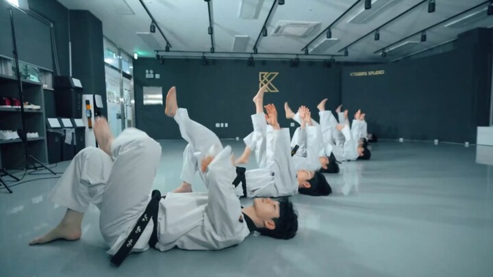 LE SSERAFIM_FEARLESS Phiên bản Taekwondo