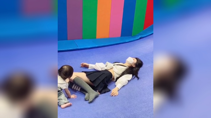 "Khoảnh khắc chết chóc của xã hội, vô cùng xúc phạm!!!"