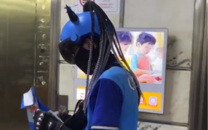 Delivery Guy’s Skin-Deep Showdown