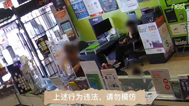 爆笑！黑人0元购，被店员反锁在店里面，无能狂怒