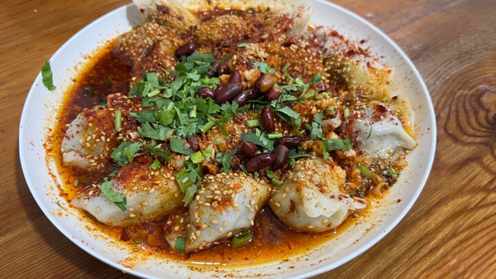 Xi’an street-style oil-splashed dumplings—absolutely one of a kind in the whole country!