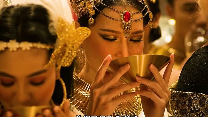 男孩只是尝了一口掉在地上的鱼子酱，就发现了上流社会的秘密！一口气看完高分电影《饥渴游戏》！