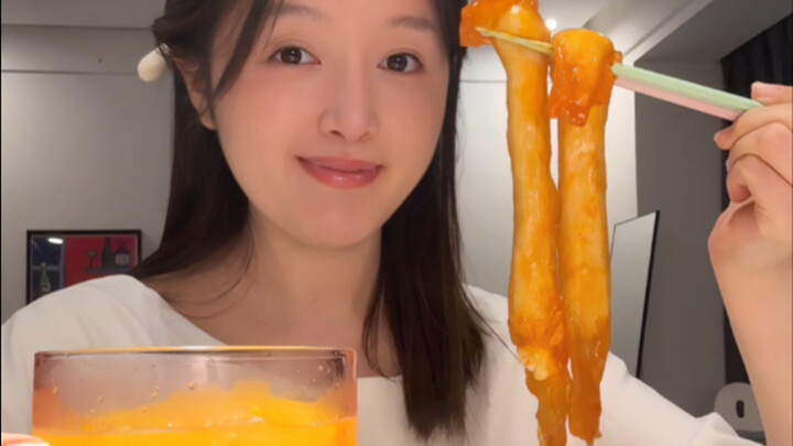 Makanan pendamping minum hari ini: mi kalkun dengan stik keju!