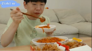 Bánh bạch tụt ăn chung với mì cay phần 3 #mukbang
