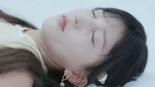 Gadis 20 th menyelamatkan pria dengan malam pertamanya,dia CEO