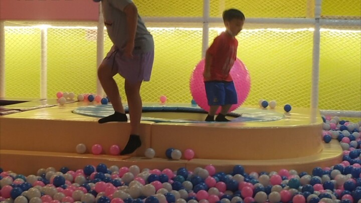 Homeless turns into spiderman