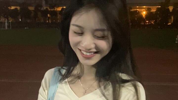 เวลาที่ฉันหัวเราะอย่างมีความสุข ตาของฉันจะหลับลง