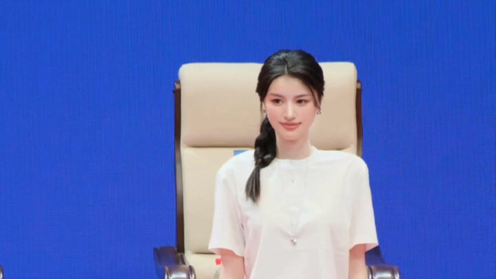 Lễ tốt nghiệp của sinh viên cao học Đại học Chiết Giang! Cô chị khóa trên nhảy “Cẩm nang rèn luyện t