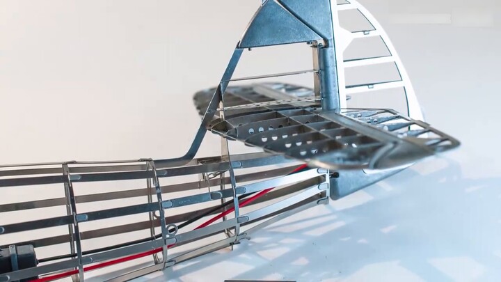 Fighter model ceiling! ME-BF 109G metal strips are assembled in a stop-motion manner, and every seco