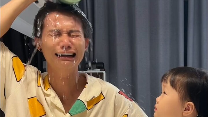 当我故意超雄看看女儿的反应😂😂😂 #宝爸带娃 #骗你生女儿 #萌娃