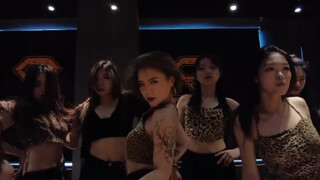 give me more (The beautiful teacher is so pretty!!!