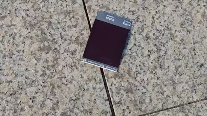 Có nên nhặt nó không?