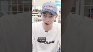 British Uni Students try Korean Convenience Store Food