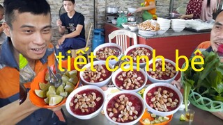 lê toàn lên phố ăn tiết canh bê gặp thánh ăn tiết canh.