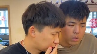 室友互相安利，谁知笑点过于密集，实在太挑战我的忍耐力