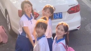 一次拥有四个女朋友是什么体验？