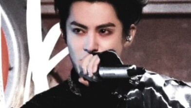 The embodiment of sexual tension! How can an actor be so skilled in idol style?!