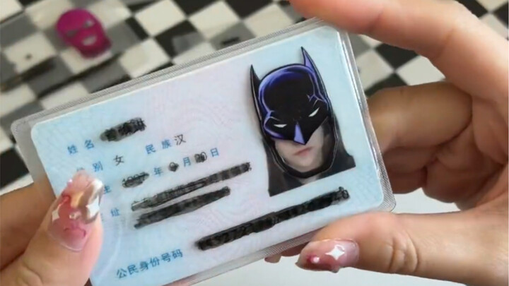 Từ ngày dùng cái ốp bảo vệ này, đi chơi với bạn, ở khách sạn rồi quẹt thẻ căn cước cũng chẳng còn sợ