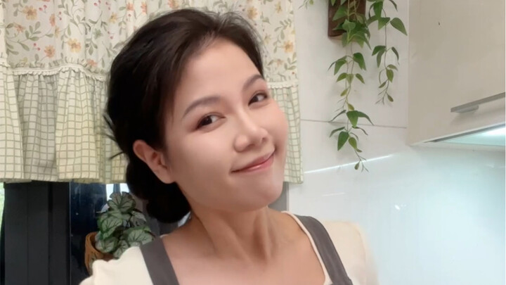 She’s a mom, but also a princess showered with love by the whole world～