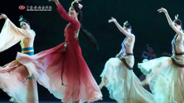 So beautiful! This dance is amazing!! Cute and lively! #Zhaojun Goes to the Frontier · Zigui
