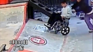 朋友：你不是说推我出来透透气吗？