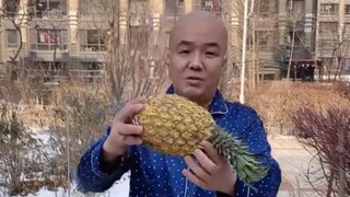 Brother Dao gives everyone a pineapple this New Year