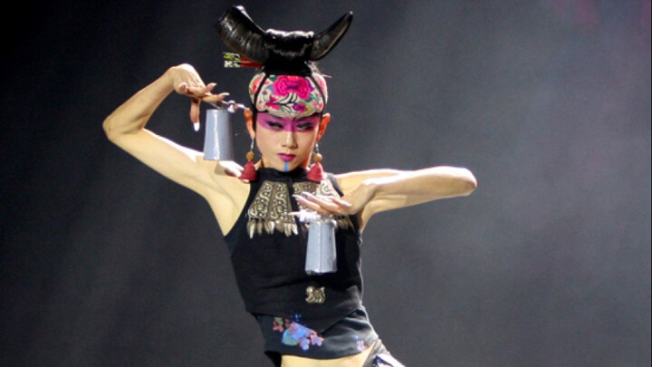 Yang Liping's Cowbell Dance in "Sounds of Yunnan"