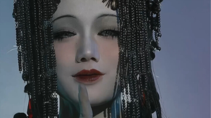 “Langit gemetar, bumi gemetar, di rumahku ada bayi penangis malam”