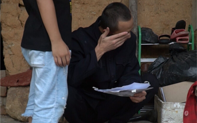 Kakak Wong Ka Kui, idola kita, lagi diganggu orang—cepat pulang dan lihat!