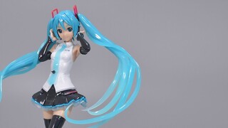 ฟิกเกอร์ Bandai มาอีกแล้ว... Figure-riseLABO series Hatsune V4X