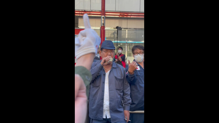 On November 3, I almost got into a fight with Japanese right-wingers, but was stopped by the police 