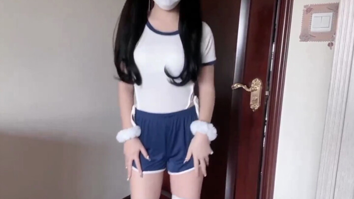 Pakaian normal, tidak ada petunjuk.