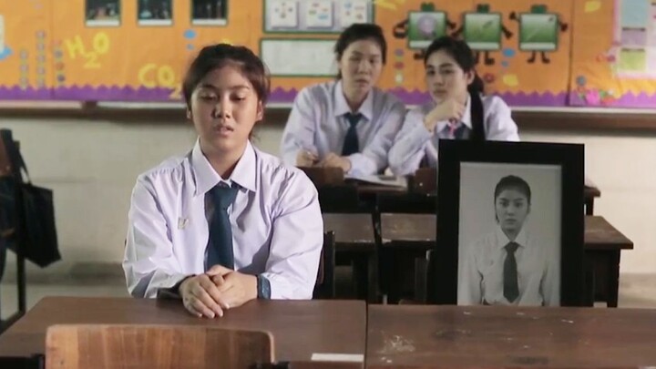 "โรงเรียนผี 2": หนังสยองขวัญไทยสุดคลาสสิก! เด็กสาวมัธยมปลายพกรูปตัวเองมาโรงเรียนทุกวัน เหตุผลทั้งน่า