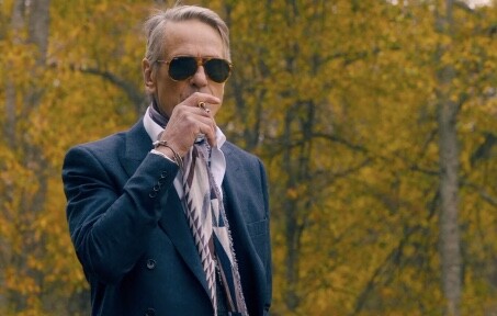 Look at how handsome and evil Tie Shu is at the age of 70. He also has a great figure.