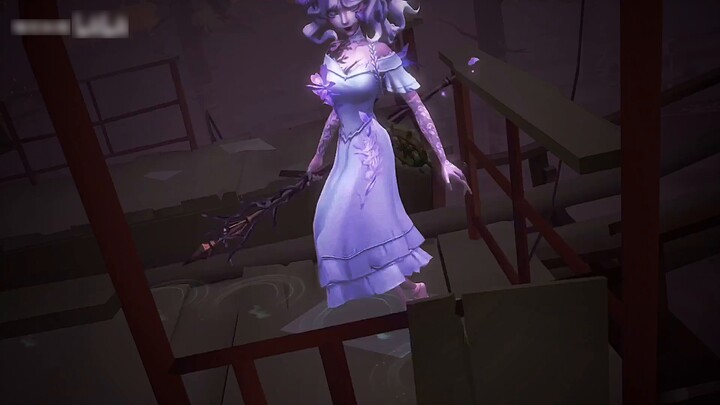 “ให้แสงจันทร์ขับขานไปกับข้า ท่องไป เพื่อปลอบโยนหัวใจที่อ้างว้างนี้”