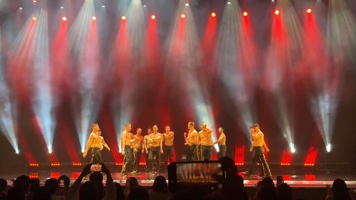 Màn kết màn múa nước của soái ca Nga lại là tiết mục “Vạn Vật Sinh” trong buổi phát sóng nhóm! Các c