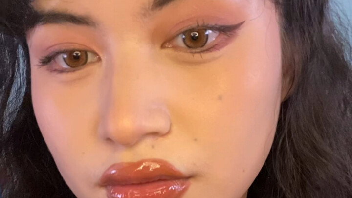 Khi tôi học theo hot girl nước ngoài vẽ môi chúm chím