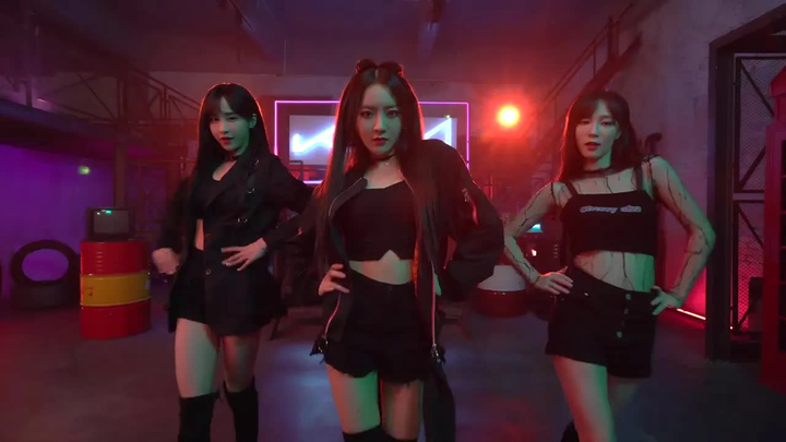 SNH48 Mo Han, Yuan Yiqi, Wang Xiaojia, Yuan Yuzhen – Cover tari K/DA “THE BADDEST”