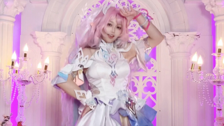 Let’s take a look at Da Xi Lian’s dance to Mr. Chu, where she’s wearing a high heel with only one si