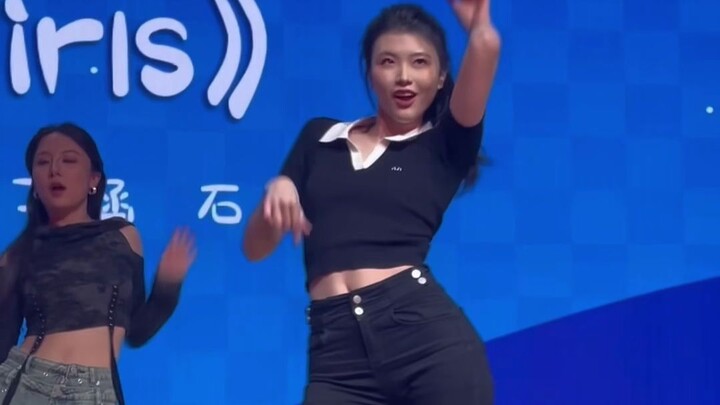 [Communication University of China] The announcer sister exudes overwhelming charisma